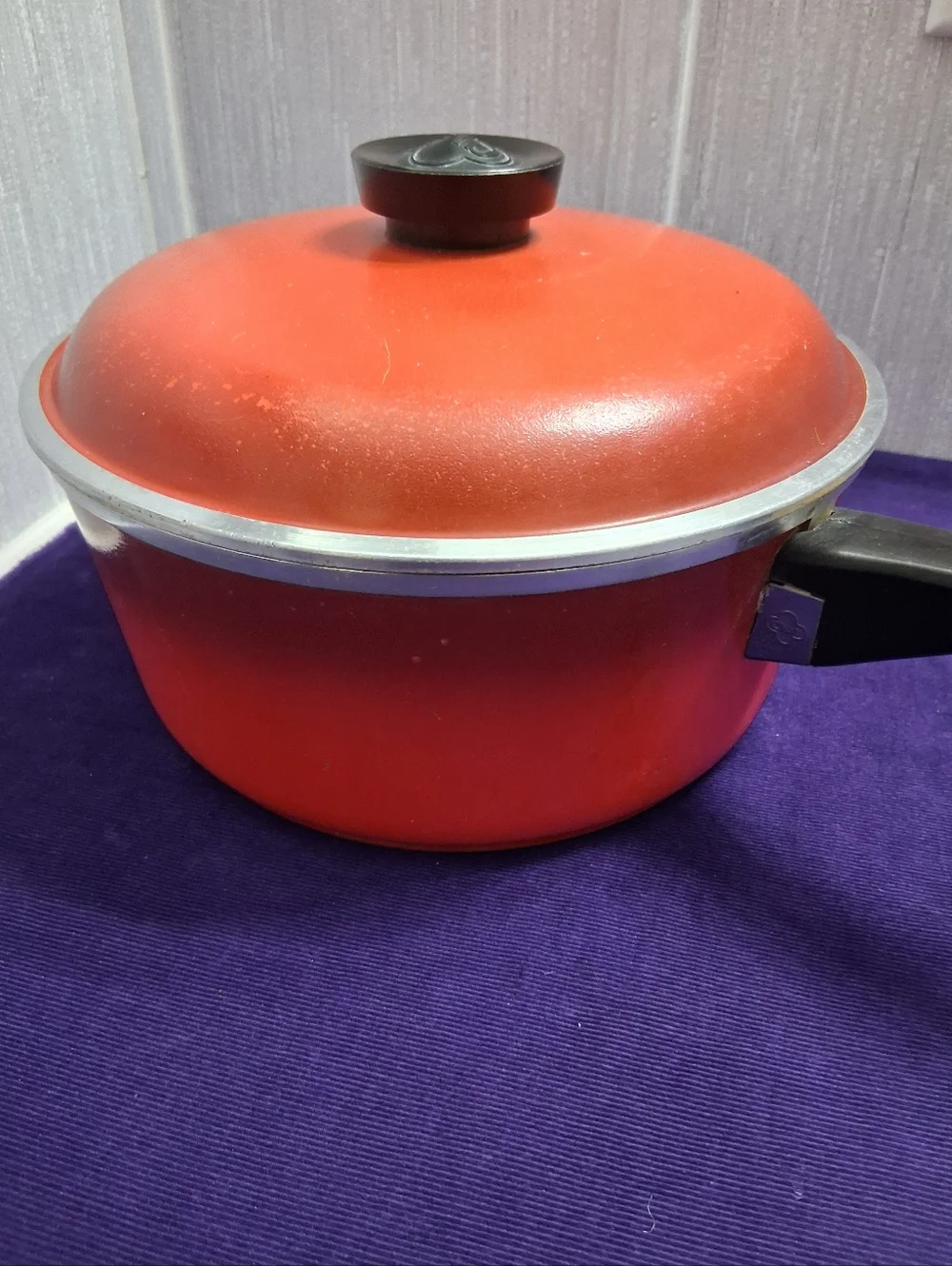 Vintage Club Large Saucepan 3 Qt Poppy Cardinal Red Classic Cookware